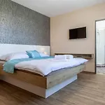Pensión A Restaurace Feldsberg 3*